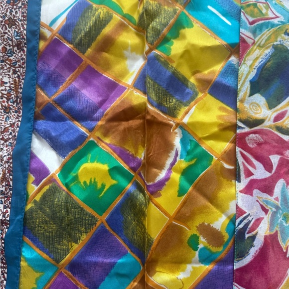 Multicolor Patterned Women's Scarf - Picture 7 of 7